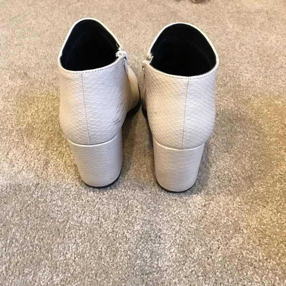 Cute white snake print boots - Picture 4 of 4